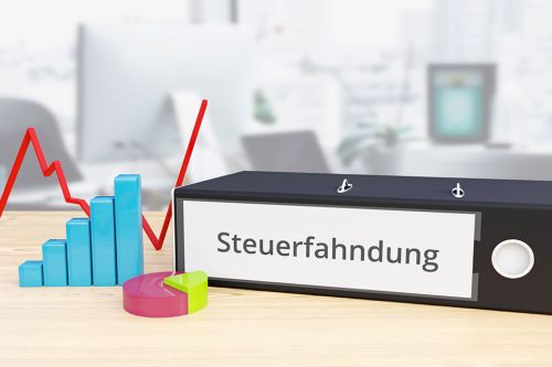 Foto: Ordner mit Schriftzug Steuerfahndung an Rücken